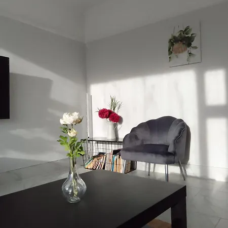 Twin With Free Parkings, Surbiton, Kingston Upon Thames, Surrey, Greater London, Uk! *