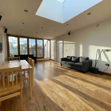 Luxurious Two Bedroom Penthouse London