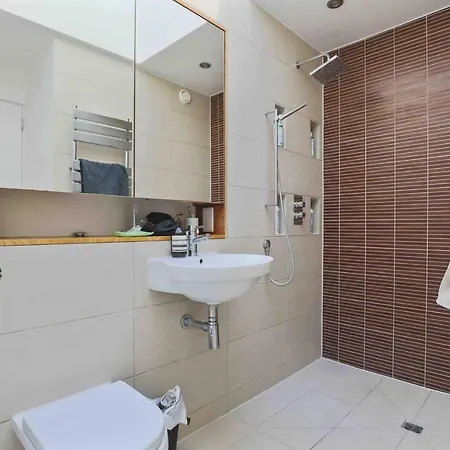 Apartment Luxurious Two Bedroom Penthouse