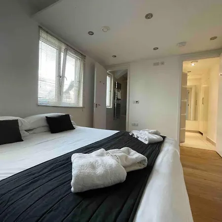 Luxurious Two Bedroom Penthouse Apartment London