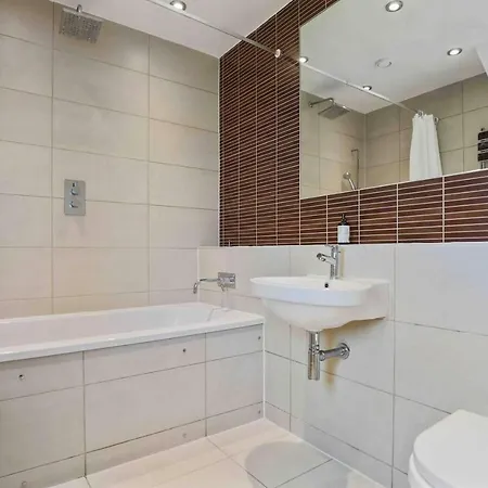 Luxurious Two Bedroom Penthouse Apartment
