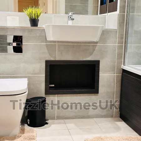 Apartment Tizzlehomesuk London