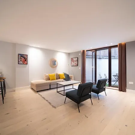 Apartment Stylish 1br - Bright & Large Living Area W/ Patio