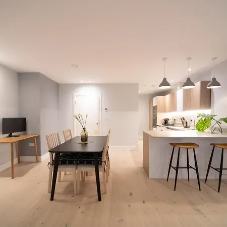Stylish 1br - Bright & Large Living Area W/ Patio *