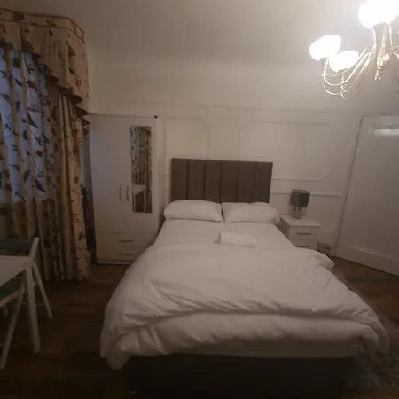 Homestay 51 Nonsuch Walk,