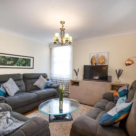 Apartment Stunning 3 Bed Townhouse *