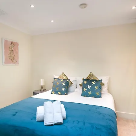 Stunning 3 Bed Townhouse Apartment