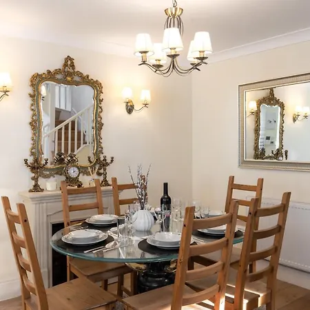 Stunning 3 Bed Townhouse London