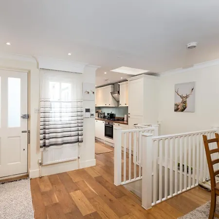 Stunning 3 Bed Townhouse *