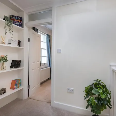 Stunning 3 Bed Townhouse London