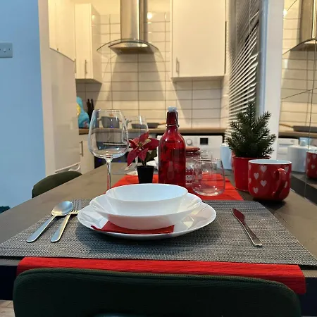 Parkside North - Victoria Line Apartment London