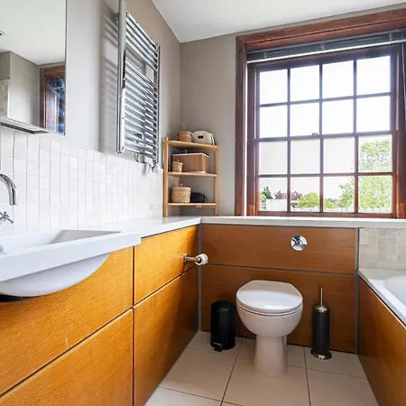 Apartment Peaceful Putney By Underthedoormat London