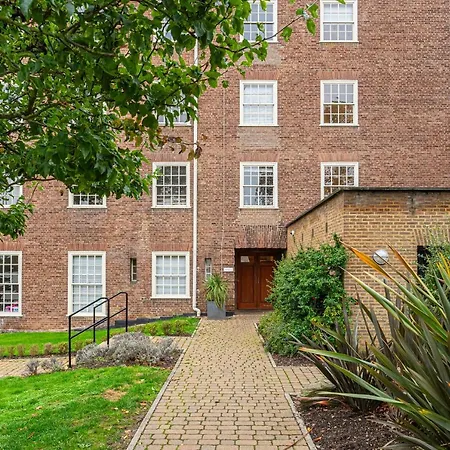Apartment Peaceful Putney By Underthedoormat