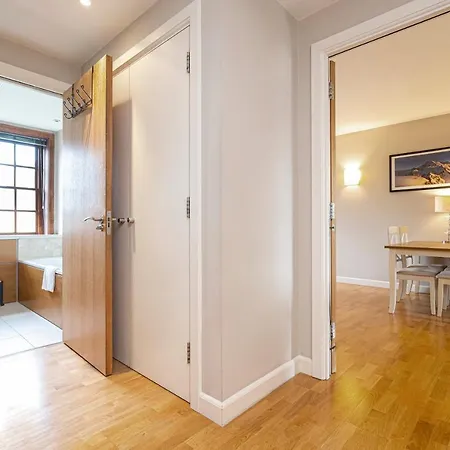 Apartment Peaceful Putney By Underthedoormat *