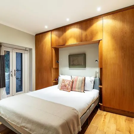 Beautiful Two-bed Abode Near King Cross Apartment London
