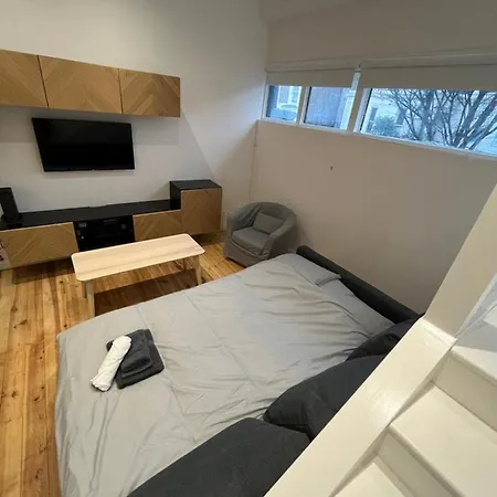 Modern Next To Little Venice Apartment *