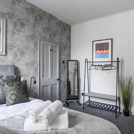 Lovely - Great Portland Street - Zoo - Central Located London