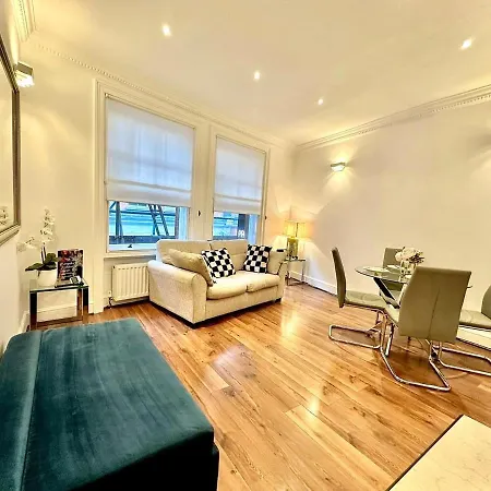 Alluring 2-bed, 2-bath Flat On High Street Kensington, Near Kensington Palace Apartment London
