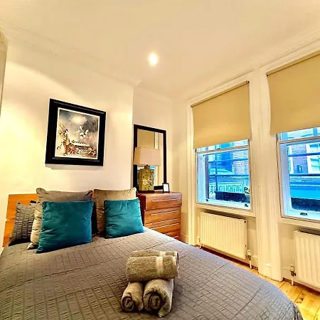 Alluring 2-bed, 2-bath Flat On High Street Kensington, Near Kensington Palace