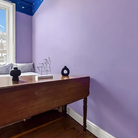 Peaceful 2-bedroom Flat Near Queens Park Station