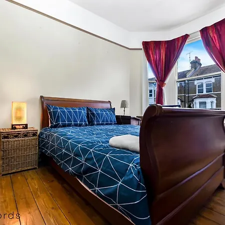 Peaceful 2-bedroom Flat Near Queens Park Station * Londres