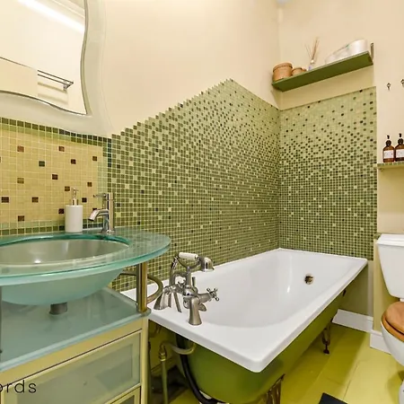 Peaceful 2-bedroom Flat Near Queens Park Station * Londres