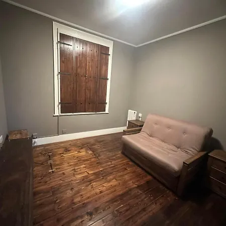 Cozy Flat Near Bedfords Park *
