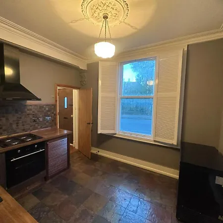 Cozy Flat Near Bedfords Park * Havering