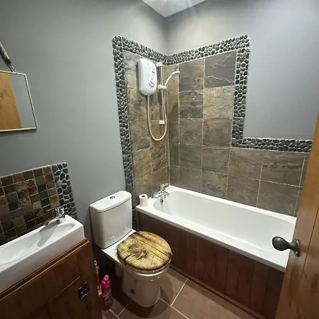 Cozy Flat Near Bedfords Park Apartment *