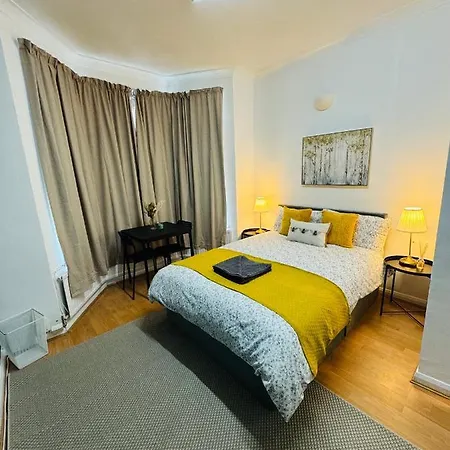 2 Bedrooms House Near Central Holiday home London