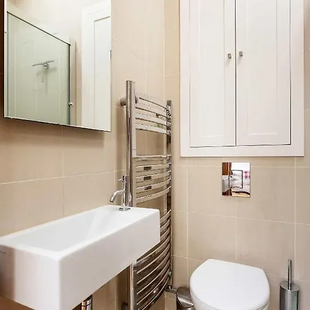 Veeve - The Tranquil Townhouse London