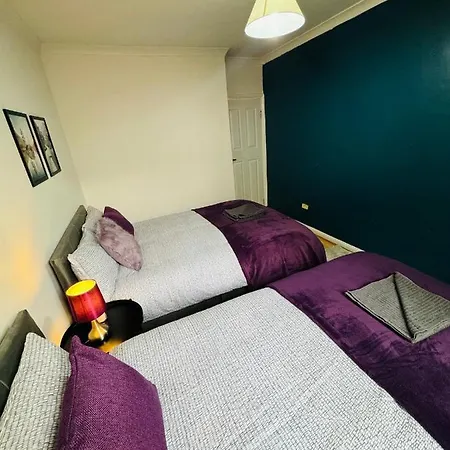 2 Bedrooms House Near Central Holiday home