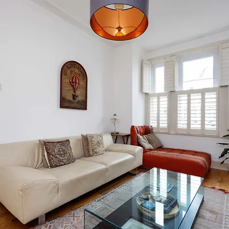 Holiday home Veeve - The Tranquil Townhouse London