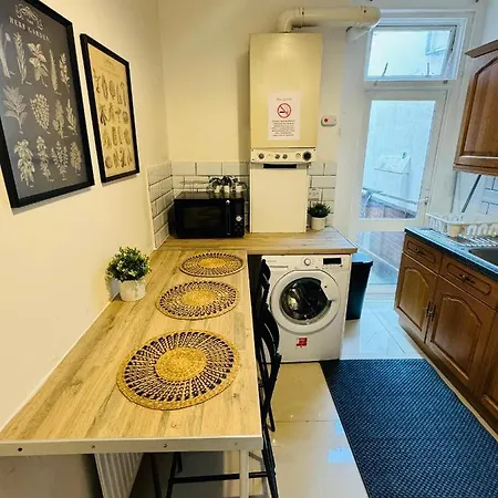 2 Bedrooms House Near Central Londra