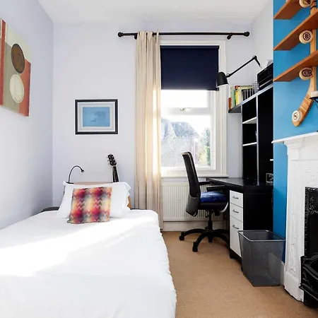 Veeve - The Tranquil Townhouse London