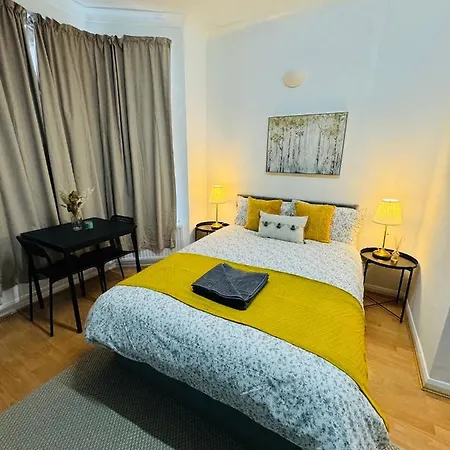 2 Bedrooms House Near Central *
