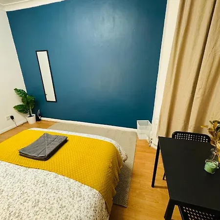 2 Bedrooms House Near Central Holiday home