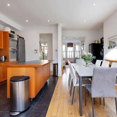 Veeve - The Tranquil Townhouse London
