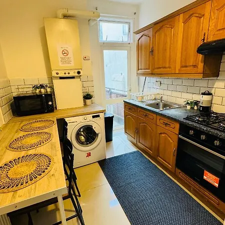 2 Bedrooms House Near Central Holiday home *