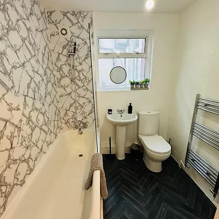 2 Bedrooms House Near Central *
