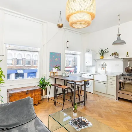 Stunning 2br Wpatio In Dalston, 2 Min To Tube