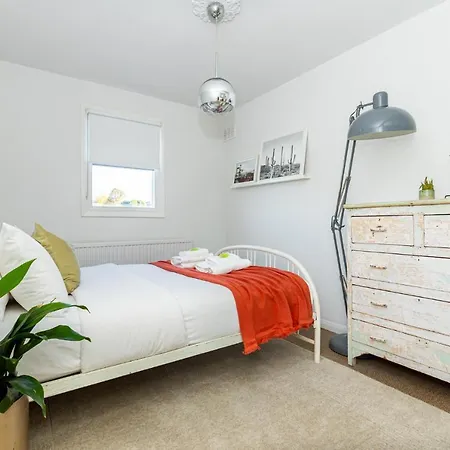 Stunning 2br Wpatio In Dalston, 2 Min To Tube
