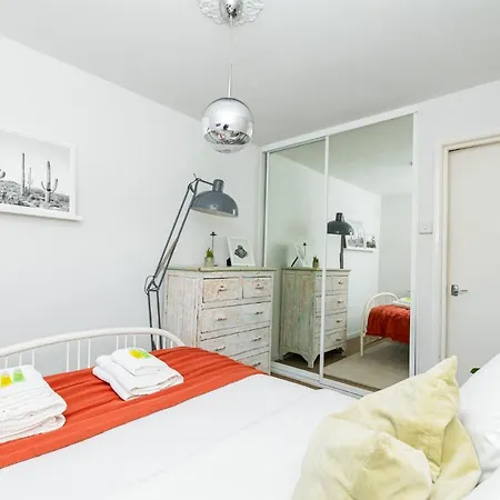Stunning 2br Wpatio In Dalston, 2 Min To Tube * London
