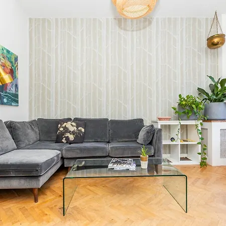 Stunning 2br Wpatio In Dalston, 2 Min To Tube London