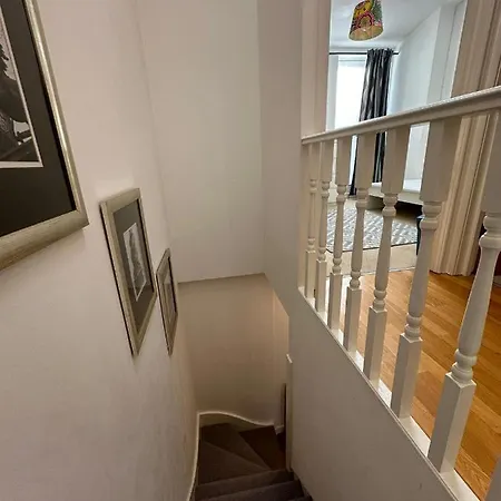 Apartment Two Br Flat 5 Mins Walk From Eye G96 *