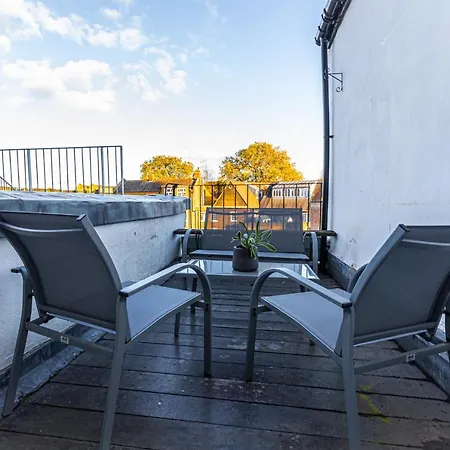 Apartment Stunning 2br Wpatio In Dalston, 2 Min To Tube *