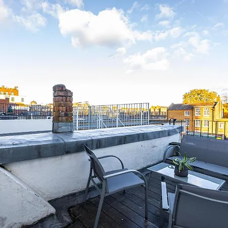 Stunning 2br Wpatio In Dalston, 2 Min To Tube London