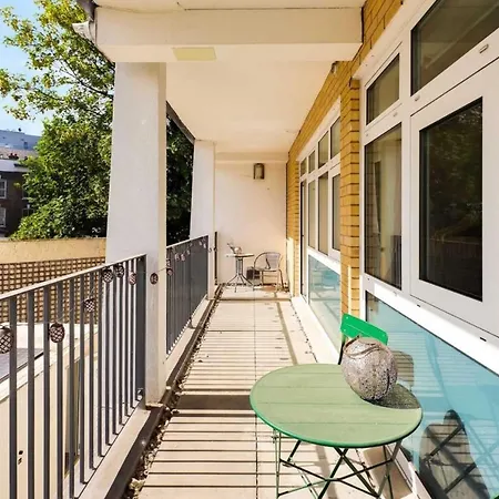 Holiday home Beautiful & Vibrant 2bd W Balcony - Hackney! *