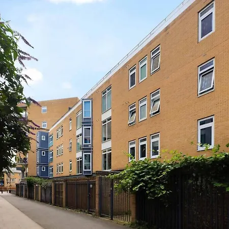 Beautiful & Vibrant 2bd W Balcony - Hackney! London