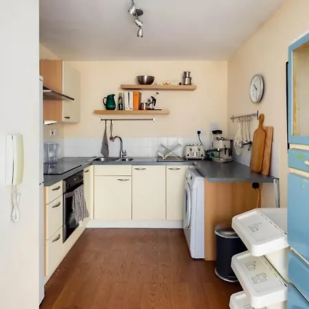 Beautiful & Vibrant 2bd W Balcony - Hackney! * London